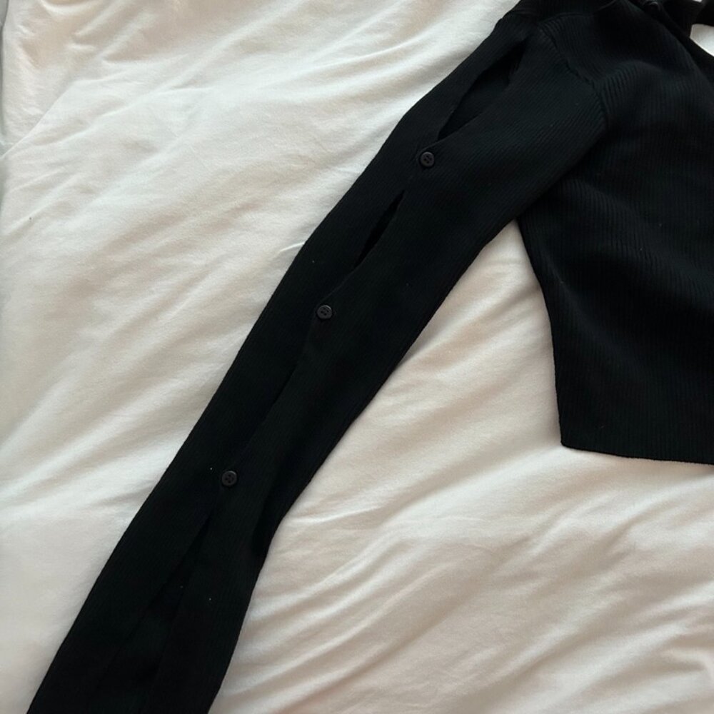 Open-back buttoned cutout sweater - Picture 3 of 5